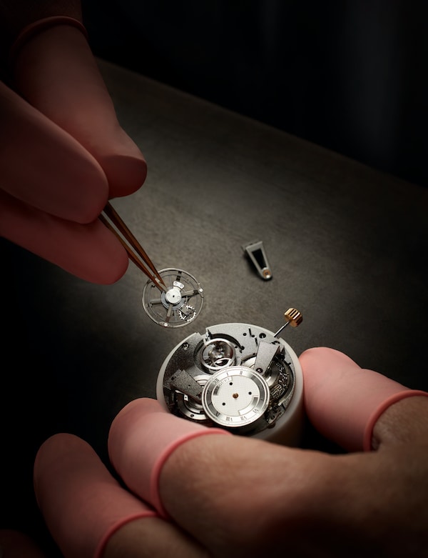 Assemblage de l’ensemble tourbillon (balancier et cage en titane)